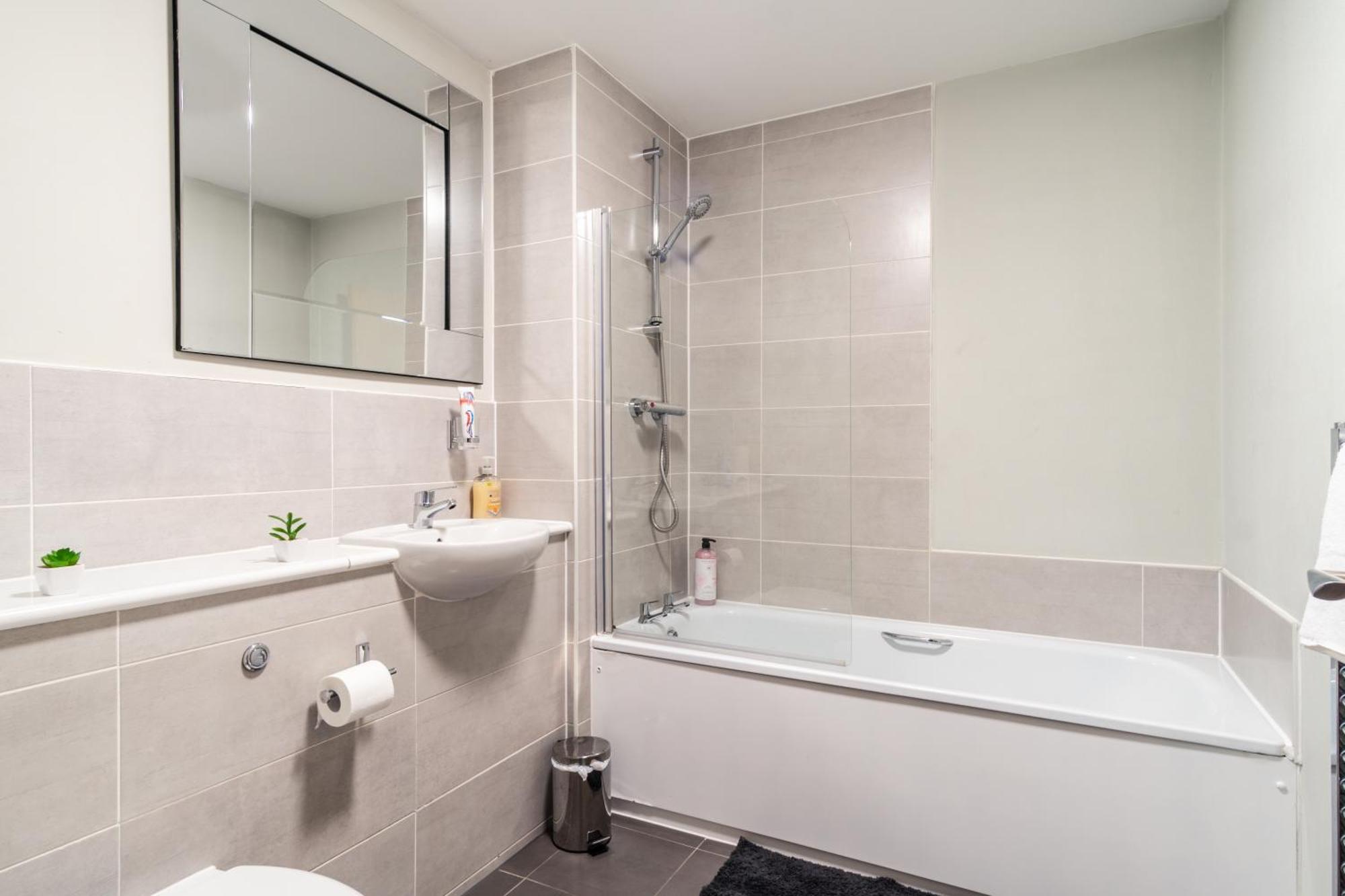 Prime Location 1 Bed Penthouse Apartment Манчестер Экстерьер фото